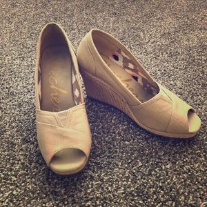 Taupe Nude Linen Wedges